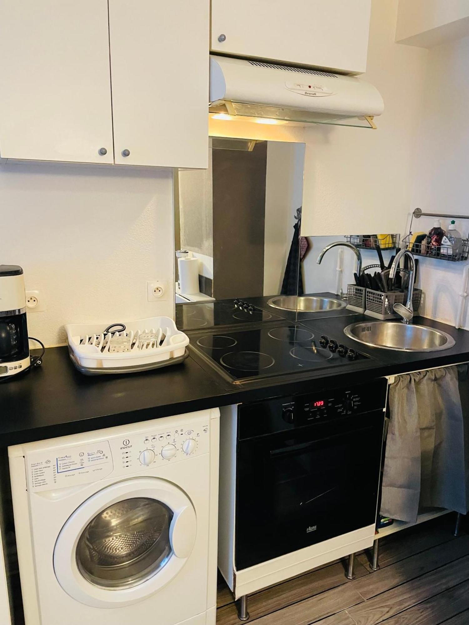 Comfortable Studio In Клиши Экстерьер фото
