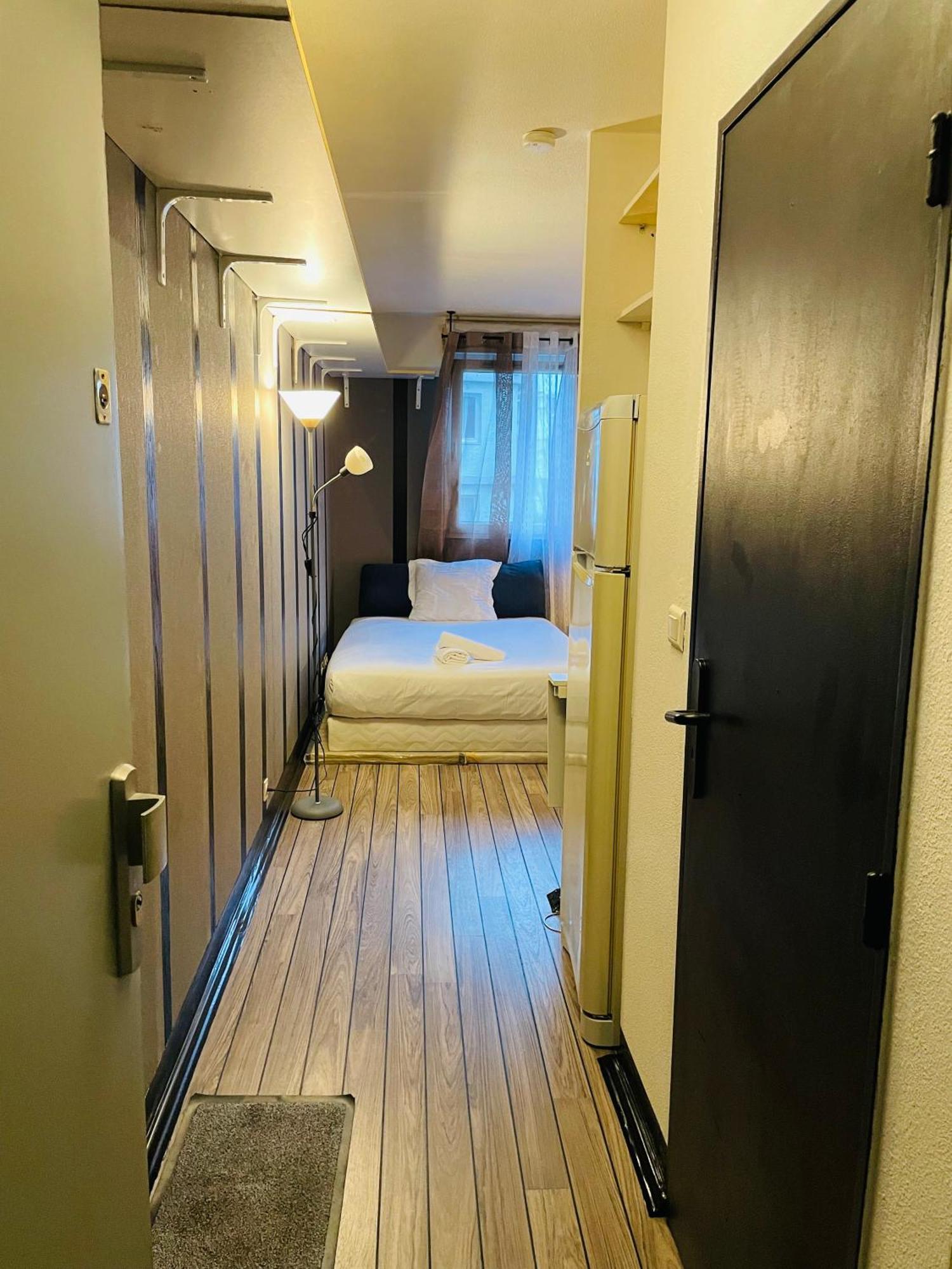 Comfortable Studio In Клиши Экстерьер фото